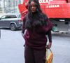 Rihanna a fait sensation dans un ensemble audacieux composé d'un pantalon bordeaux profond et d'un gilet rouge vibrant. L'interprète de Diamonds a accessoirisé son look avec un sac Dior Dracula jaune vif, apportant une touche de contraste électrique à sa silhouette complétée par des chaussures pointues ultra-élégantes. 

Rihanna et ASAP Rocky ont été vus au restaurant Siena à Paris. Le couple profite d'une sortie décontractée pour passer du temps ensemble dans la ville. @Backgrid USA / Bestimage Vendetta dailly / BACKGRID