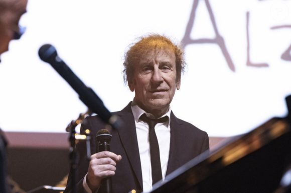 Alain Souchon - XVème gala pour la Fondation Recherche Alzheimer à l'Olympia à Paris le 14 mars 2022. Sous la direction artistique de P. Souchon, des grands noms de la chanson française se mobilisent autour d'un concert sur le thème "2 générations chantent pour la 3ème". L'intégralité des bénéfices de cette soirée servira à financer la recherche sur la maladie d'Alzheimer. ©  Jack Tribeca/Bestimage