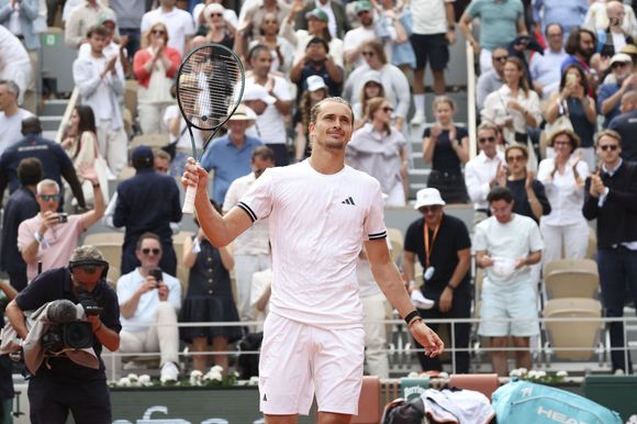 Côté courts, l'Allemand Alexander Zverev s'est qualifié pour les demi-finales, tandis que la finale se jouera dimanche sur le court Philippe-Chatrier.

Jesper De Jong (NED) Vs Alexander Zverev (GER) 
Michael Baucher / PsnewZ / Bestimage
