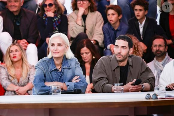 Exclusif - Julia Ducournau, Tahar Rahim, Mélanie Boros - Plateau de l'émission "C à vous" lors du 78ème Festival International du Film de Cannes le 20 mai 2025. © Jack Tribeca / Bestimage
