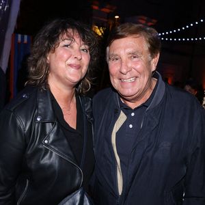 Jean-Pierre Foucault et sa fille Virginie Foucault participent au FESTIFF (Festival du CINEMA FeelGood) à L'Isle sur la Sorgue, France, le 12 octobre 2025. Photo par Jerome Domine/ABACAPRESS.COM