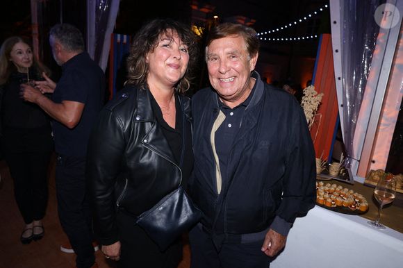Jean-Pierre Foucault et sa fille Virginie Foucault participent au FESTIFF (Festival du CINEMA FeelGood) à L'Isle sur la Sorgue, France, le 12 octobre 2025. Photo par Jerome Domine/ABACAPRESS.COM