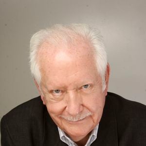 "Comme le précise le parquet de Bobigny à Cnews, le pronostic vital de la victime n'était pas engagé. Sur les lieux, les effectifs de police ont retrouvé le mis en cause allongé sur le sol, nu et en sang."

Archives - Portrait de Pierre Bellemare à Paris, le 27 mai 2010.