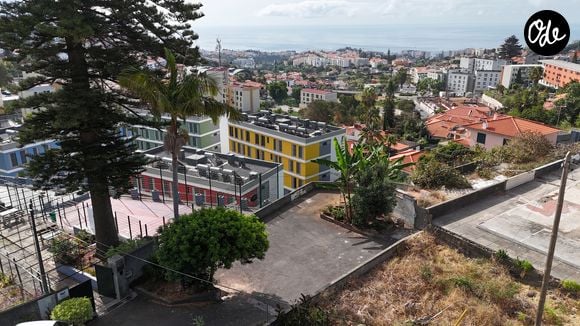 La maison d'enfance de la superstar du football Cristiano Ronaldo dans les collines de Madère a été transformée en parking.© Backgrid UK/ Bestimage