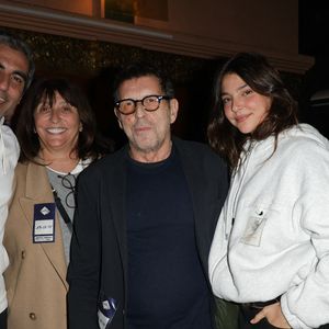 Exclusif - Ary Abittan, Pascal Duchene, Anne Marcassus avec son mari Fabrice Le Ruyet et sa fille Giulia - Célébrités assistent au spectacle "Authentique" de Ary Abittan à la Cigale à Paris les 18, 19, 22 et 23 février 2025. © Coadic Guirec/Bestimage