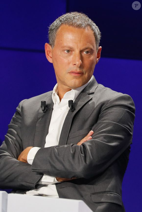 Et près de 6 mois après le départ de Marc-Olivier Fogiel 

Marc-Olivier Fogiel (directeur général de BFMTV) - Conférence de presse de rentrée de BFMTV saison 2021/2022 à l'Altice Campus à Paris, France, le 25 août 2021. © Christophe Clovis/Bestimage