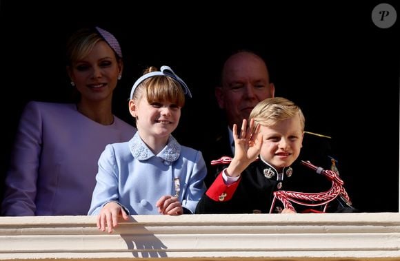 Le prince Albert II et la princesse Charlene de Monaco, et leurs enfants le prince Jacques et la princesse Gabriella - La famille princière de Monaco au balcon du palais, à l'occasion de la Fête Nationale de Monaco, le 19 novembre 2024. © Jacovides-Bebert/Bestimage