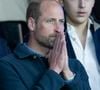 Depuis qu'il est propriétaire de ce Duché, le mari de Kate Middleton compte bien s'occuper au mieux de cette grande entreprise qui génère de gros profits.
Le prince William, prince de Galles, et son fils, le prince George de Galles, assistent au match aller du quart de finale de Ligue des champions entre le PSG et Aston Villa (3-1) au Parc des Princes à Paris. © Cyril Moreau/Bestimage