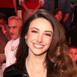 Delphine Wespiser a bâti un petit empire immobilier en Alsace. 

Exclusif - Delphine Wespiser, sur le plateau de TBT9 présenté par C.Hanouna, et diffusé en direct sur W9, Paris, France. © Jack Tribeca / Bestimage