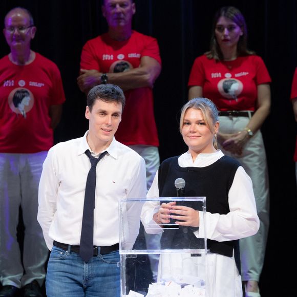 De plus, ils avaient tous respecté le dress code de cet événement puisqu'ils étaient tous habillés avec des vêtements noirs et blancs.

Stéphanie de Monaco au Fight AIDS Monaco Gala, à la Salle des Etoiles du Sporting Monte-Carlo, à Monaco, 5 juillet 2025. © Olivier Huitel/Pool Monaco/Bestimage