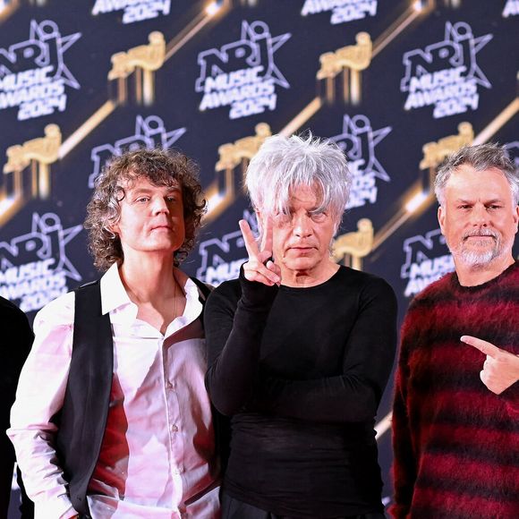 Dimitri Bodianski, Olivier Gérard, Marc Eliard, Nicolas Sirkis et Boris Jardel, du groupe Indochine, assistent à la 26e cérémonie des NRJ Music Awards le 1er novembre 2024 à Cannes, en France. Photo de Franck Castel/Abaca