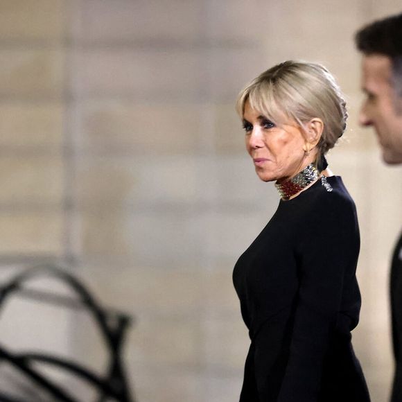 Brigitte Macron et Emmanuel Macron - Dîner d'Etat en l'honneur de Bola Tinubu, Président de la République fédérale du Nigéria et de sa femme Oluremi Tinubu  au Palais de l'Elysée à Paris le 28 Novembre 2024. © Dominique Jacovides/Bestimage