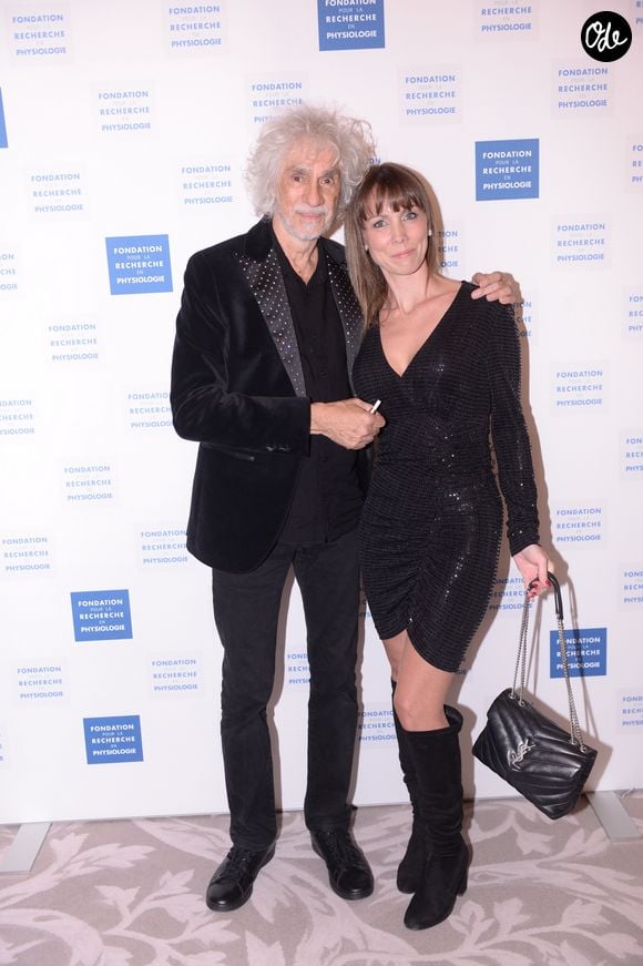 Louis Bertignac et sa femme Laetitia Brichet lors du photocall et du cocktail de la soirée des "Stéthos d'or 2023" à l'hôtel Four Seasons George V à Paris, le 27 mars 2023.  

© Bellak-Guirec/Bestimage