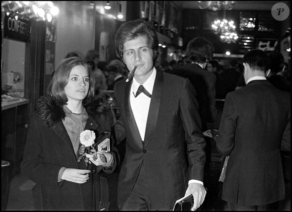 Archives - Joe Dassin et sa soeur à la sortie du concert de Marie Lafôret à l'Olympia en 1969