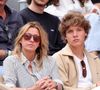 Sur Instagram, Sarah Poniatowski a partagé des photos de cette expérience inoubliable.

Sarah Poniatowski et son fils Roman au village lors des Internationaux de France de Tennis de Roland Garros, le 1er juin 2025. 

Photo : Dominique Jacovides / Bestimage