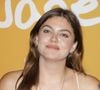 Sur Instagram, Louane s'est dévoilée dans une somptueuse robe de mariée, une tenue qu'elle a hésité à porter pour son grand jour avec Florian Rossi 

Louane Emera - Première du film "La fille dans Les nuages" au cinema UGC Bercy à Paris. © Coadic Guirec/Bestimage