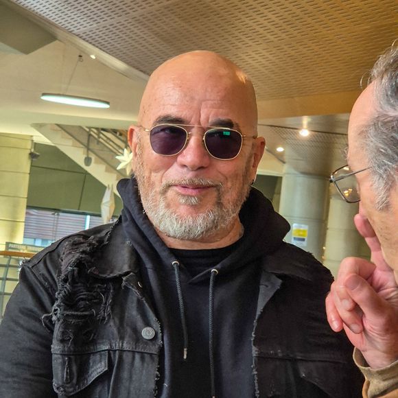Le chanteur avoue qu'à l'époque, cette affluence l'avait agacé malgré le recul qu'il en a aujourd'hui.

Pascal Obispo lors de l'inauguration de l'esplanade Johnny Hallyday au pied du Zénith d'Auvergne à Cournon-d'Auvergne, près de Clermont-Ferrand, France. © Eternity/Bestimage