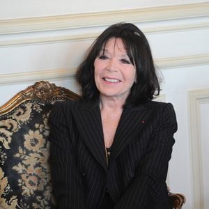 Juliette Gréco reçoit la médaille Grand Vermeil de la mairie de Paris. © Guillaume Gaffiot /Bestimage