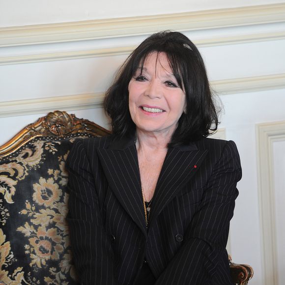 Juliette Gréco reçoit la médaille Grand Vermeil de la mairie de Paris. © Guillaume Gaffiot /Bestimage
