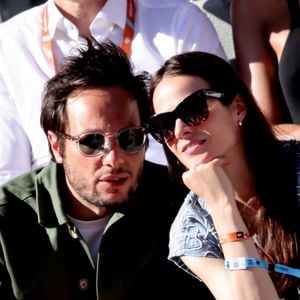 Car avec sa femme Catherine, il a eu un fils appelé Edgar et est devenu beau-père de sa fille.

Vianney et sa femme Catherine Robert - Célébrités dans les tribunes des Internationaux de France de tennis de Roland Garros 2024 à Paris le 7 juin 2024.  © Jacovides-Moreau/Bestimage