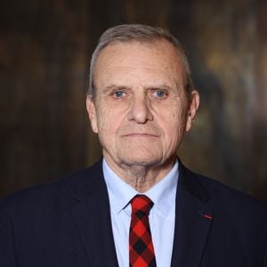 Exclusif -Jean-Charles de Castelbajac lors de la nomination de Stéphane Bern comme Pape du Patrimoine lors de la Saint Clément au restaurant Alain Ducasse Baccarat, à Paris, France, le 20 novembre 2025. © Denis Guignebourg/Bestimage