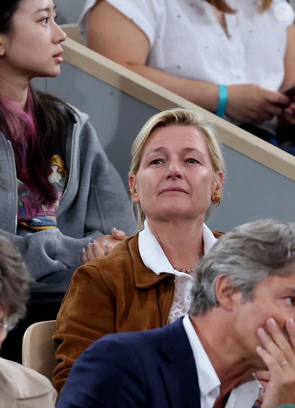 Anne-Elisabeth Lemoine dans les tribunes lors des Internationaux de France de Tennis de Roland Garros 2025, à Paris, France, le 4 juin 2025. © Jacovides-Moreau/Bestimage