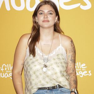 Une question sur la mort a particulièrement déstabilisé la chanteuse.

Louane Emera - Première du film "La fille dans Les nuages" au cinema UGC Bercy à Paris le 2 juillet 2026. © Coadic Guirec/Bestimage
