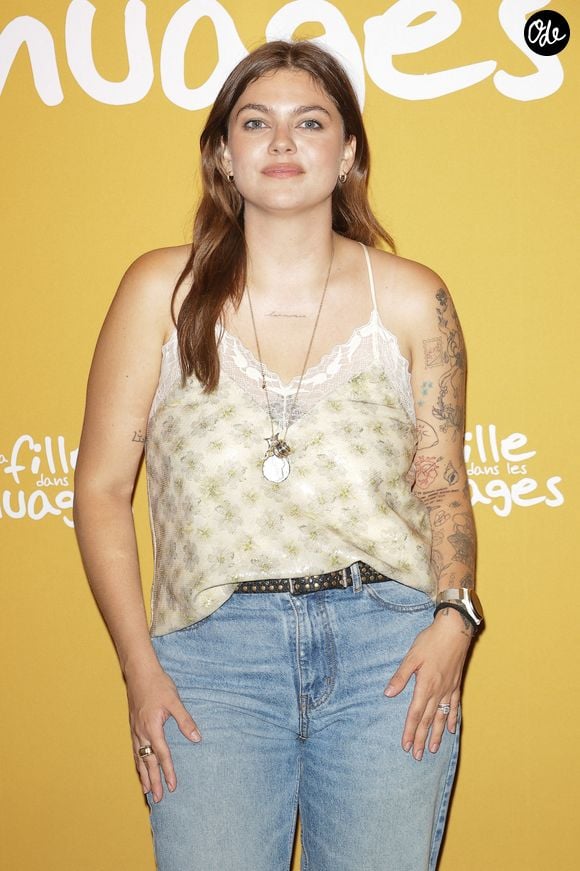 Une question sur la mort a particulièrement déstabilisé la chanteuse.

Louane Emera - Première du film "La fille dans Les nuages" au cinema UGC Bercy à Paris le 2 juillet 2026. © Coadic Guirec/Bestimage