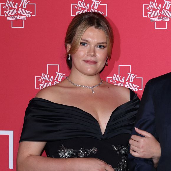 Face à nos confrères de "Gala", la fille de Stéphanie de Monaco explique : "C'est une tenue qui a été faite sur mesure, je suis très contente."

Camille Gottlieb - 76ème Bal de la Croix Rouge dans la salle des Etoiles à Monaco le 12 juillet 2025. © Claudia Albuquerque/Bestimage