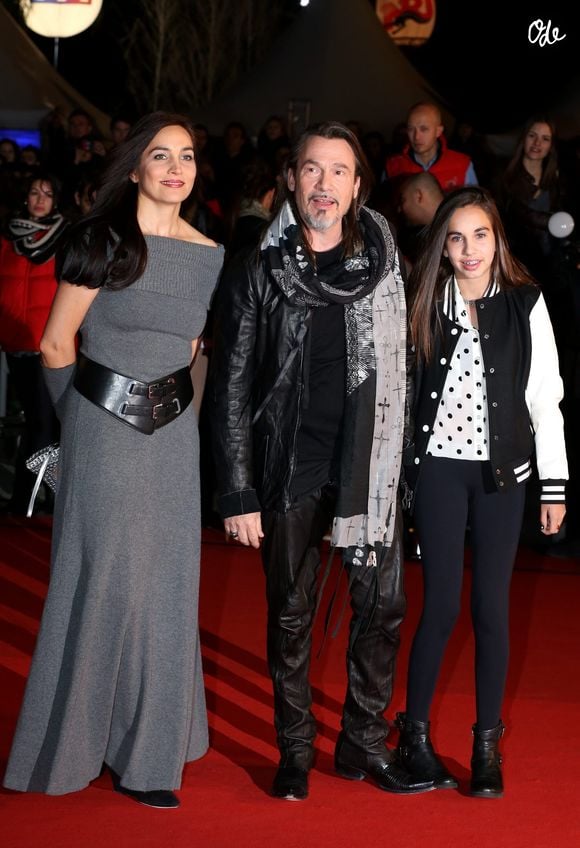 Aël Pagny en a profité pour soutenir son père en coulisse.

Florent Pagny, sa femme Azucena et leur fille Ael - 15eme edition des NRJ Music Awards a Cannes. Le 14 decembre 2013