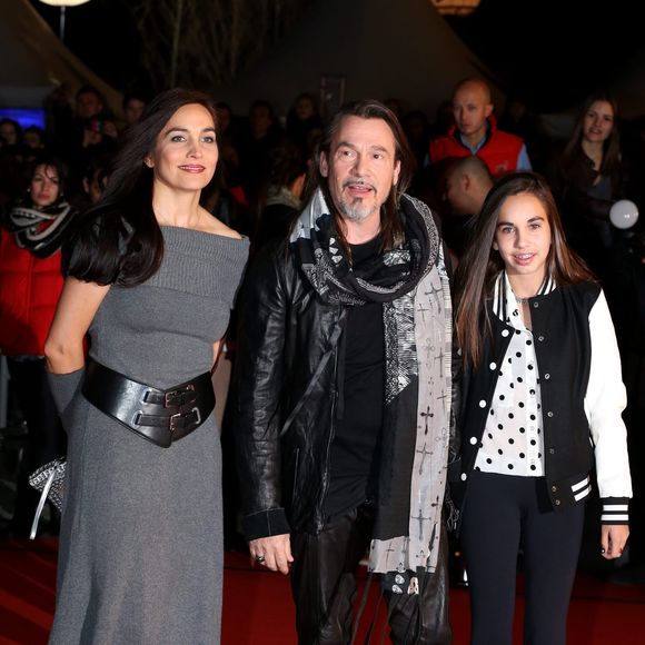 Aël Pagny en a profité pour soutenir son père en coulisse.

Florent Pagny, sa femme Azucena et leur fille Ael - 15eme edition des NRJ Music Awards a Cannes. Le 14 decembre 2013