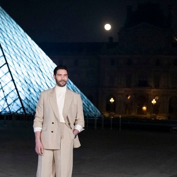 Il assure ainsi l’avenir de sa famille avec Leïla Bekhti et leurs enfants.

Tahar Rahim - Arrivées au Grand Dîner du Louvre 2026 à Paris pendant la fashion week Prêt à Porter femme automne/hiver 2026-2027 (PFW)
 © Olivier Borde / Bestimage