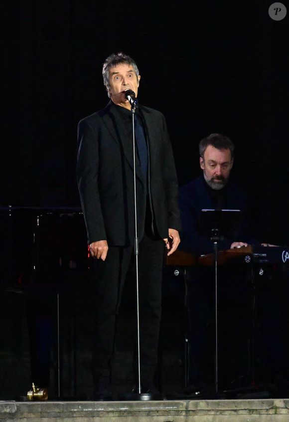 Julien Clerc lors de la cérémonie de panthéonisation de Robert Badinter , ancien ministre de la Justice et président du Conseil constitutionnel , à Paris le 9 octobre 2025

© Christian Liewig / Bestimage