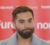 Mais sa famille lui manquait trop

Exclusif - Le chanteur Kendji Girac en séance de dédicaces pour son autobiographie Mi vida à la Librairie du Furet du Nord à Lille, France, le 1er octobre 2025. © Stephane Vansteenkiste/Bestimage