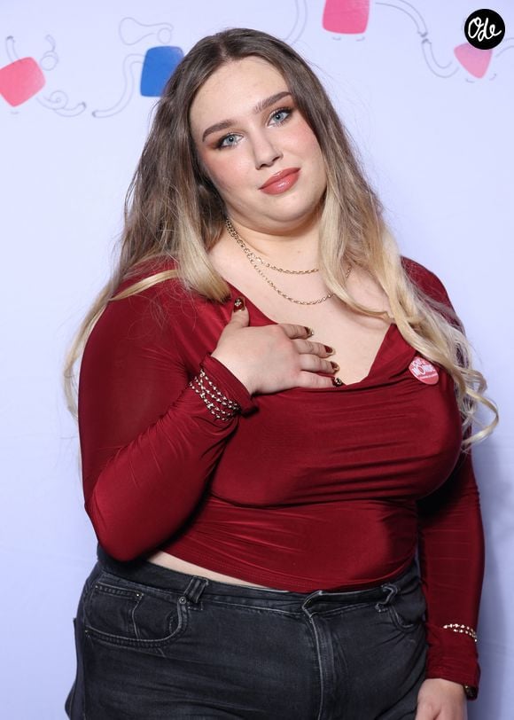 La jeune femme devient marraine de cœur de l'association Cap Défi Cortico.

Exclusif -  Milla Savarese (Fille de E. Dequenne) - 4ème édition du gala "Tous les talents chantent contre le cancer"à l'Olympia à Paris le 20 Juin 2025. © Denis Guignebourg/Bestimage