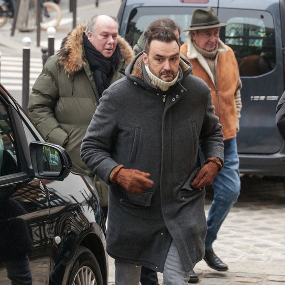 Cyril Lignac assistant à la cérémonie d'enterrement de Jean-Luc Petitrenaud à l'église Saint-Pierre du Gros Caillou dans le 7e arrondissement de Paris, France, le 17 janvier 2025. Jean-Luc Petitrenaud, critique gastronomique et personnalité de la télévision française, est décédé le 10 janvier à l'âge de 74 ans. Photo par Nasser Berzane/ABACAPRESS.COM
