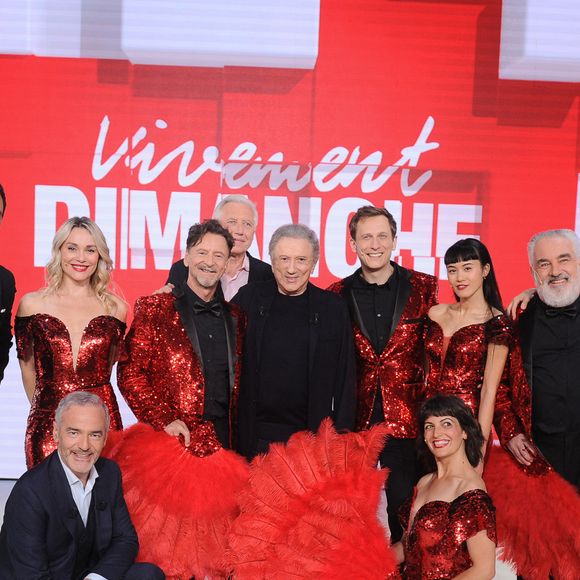 Michel Drucker présente un numéro spécial Paris de Vivement Dimanche.

Youness Hanifi, Dany Brillant, Joy Esther, Franck Ferrand, Michel Drucker et l'équipe de la comédie musicale Paris is magique - Enregistrement de l'émission Vivement dimanche spéciale Paris, au studio Rive Gauche, presentée par M. Drucker.
Guillaume Gaffiot/Bestimage