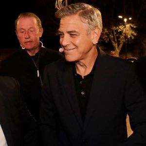 Exclusif - George Clooney inaugure le cinéma "Liberté" en présence du maire de Brignoles, Didier Brémond et le président de Cinéwest, Daniel Taillandier à Brignoles dans le Var le 7 novembre 2024. © Luc Boutria/Nice-Matin/Bestimage