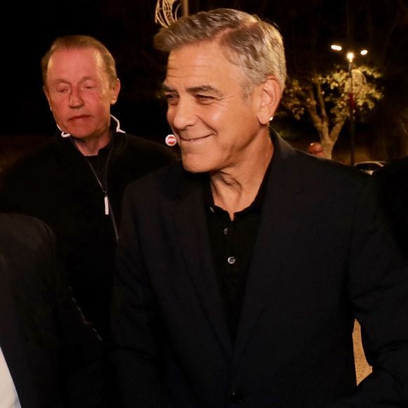 Exclusif - George Clooney inaugure le cinéma "Liberté" en présence du maire de Brignoles, Didier Brémond et le président de Cinéwest, Daniel Taillandier à Brignoles dans le Var le 7 novembre 2024. © Luc Boutria/Nice-Matin/Bestimage