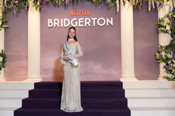 Hinaupoko Devèze (Miss France 2026) - Photocall de l'avant-première mondiale parisienne de la saison 4 Netflix de "Bridgerton" au Palais Brongniart à Paris, France, le 14 janvier 2026. © Cyril Moreau/Bestimage