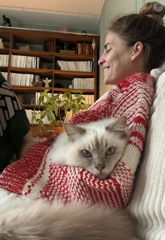 Pour conclure, Solène Hébert écrit ces quelques mots poignants : "C’est dur de te laisser partir. Je t’embrasse bien fort comme je t’aime".

Capture Instagram de Solène Hébert.