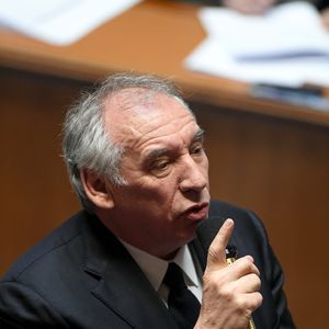 Info du 23/04/2025 - La fille du premier ministre, Hélène Perlant révèle dans Paris Match qu'elle a subi des sévices à Bétharram mais qu'elle n'en a jamais parlé - Francois Bayrou - Séance de questions au gouvernement à l'Assemblée nationale à Paris, le 18 mars 2025. 
© Lionel Urman / Bestimage