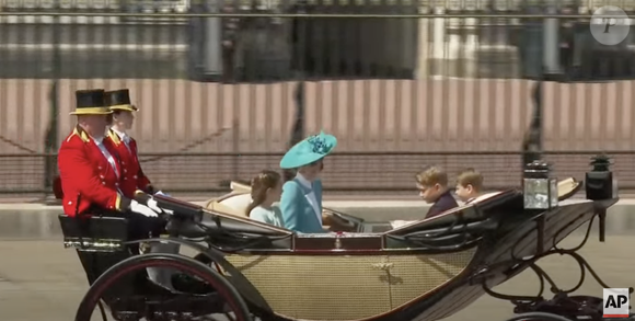Kate et Charlotte assorties à la cérémonie "Trooping the Colour"