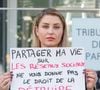 La mère de famille, visiblement à bout de forces, déclare traverser une situation extrêmement grave...
Pour la sortie officielle du livre "Survivant des réseaux sociaux" Jeremstar organise une action militante non violente et dans le silence, sur le parvis du tribunal judiciaire de Paris, France, le 6 octobre 2022. © Christophe Clovis/Bestimage