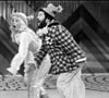 Cette relation professionnelle se transforme rapidement en une amitié solide, avec Carlos présent à des moments clés de la vie de Sylvie, comme son mariage avec Johnny Hallyday ou la naissance de son fils David. 

Archives - Sylvie Vartan et le chanteur Carlos lors d’un show télé des Carpentier. AGENCE / BESTIMAGE