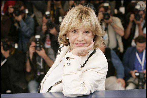 Sacha Distel, qui aurait eu 92 ans ce mercredi 29 janvier 2025 s'il n'avait pas succombé le 22 juillet 2004 à un cancer du côlon, a en effet confié avoir eu une aventure avec... Jeanne Moreau !

Jeanne Moreau au festival de Cannes en 2005. BORDE-JACOVIDES / BESTIMAGE