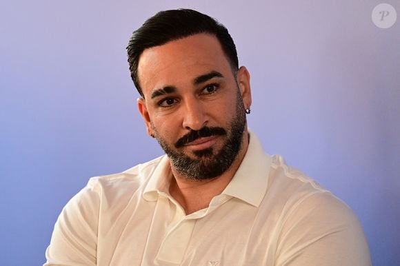 Son objectif est de faire passer un message et de déconstruire son étiquette de "remplaçant" liée à la Coupe du monde 2018.

Une conférence sur le thème de la création de nouveaux horizons entre sport et divertissement avec Adil Rami, Sarah Ourahmoune, Allison Pineau et Inès Lagdiri-Nastasi au Loft Akili Mirari - Hôtel Five Seas à Cannes le mardi 19 mai 2026. © Romain Doucelin / Bestimage