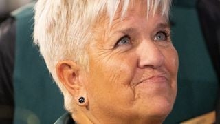 "Je ne remarcherai pas. J'ai 69 ans..." : Mimie Mathy explique comment elle en est arrivée à cette situation, elle est épaulée par son mari et d'autres aides