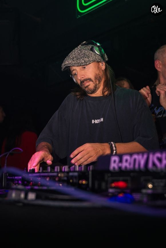 Bob Sinclar aux platines lors de la soirée B-BOY ISH au Pavillon Tilsitt à Paris, le 10 décembre 2025. 

© Florian Lavielle / Bestimage