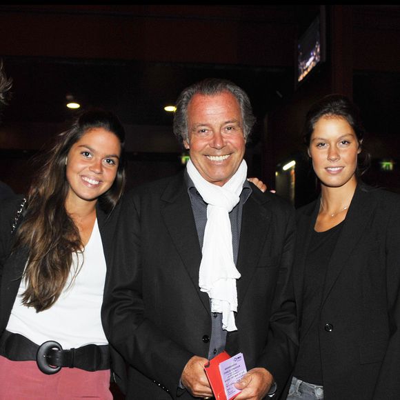 Exclusif - Béatrice, Fanny, Elsa, Tom et Michel Leeb en famille à l'Olympia pour un récital de Charles Aznavour en octobre 2011  © Agence Bestimage